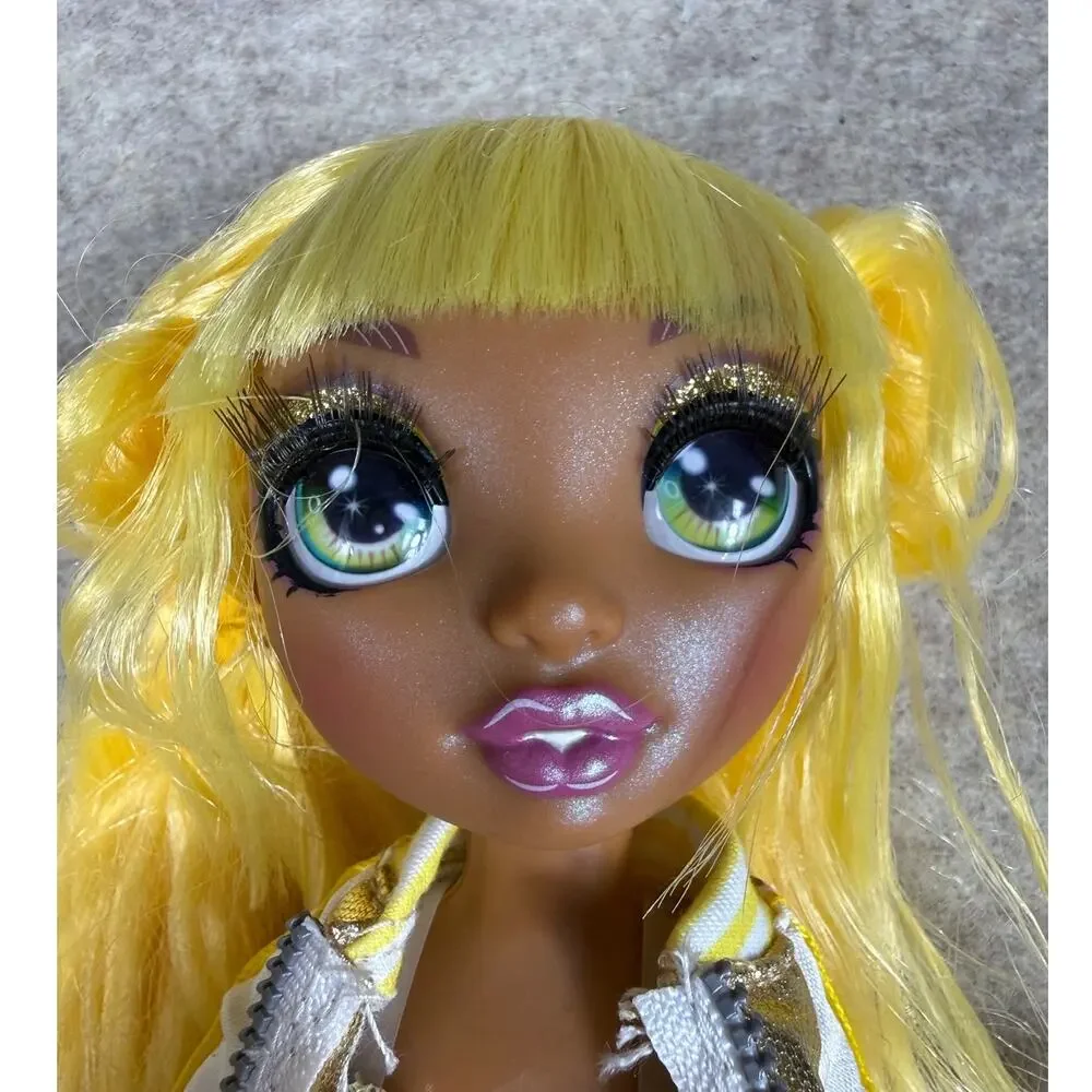 Rainbow High Series 1 Sunny Madison fashion doll